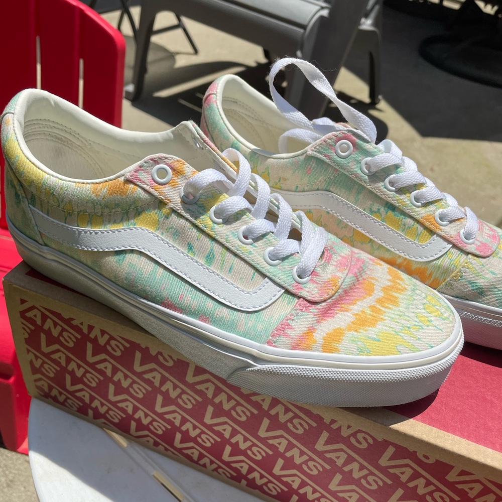 Vans brand new with box ! perfect condition !